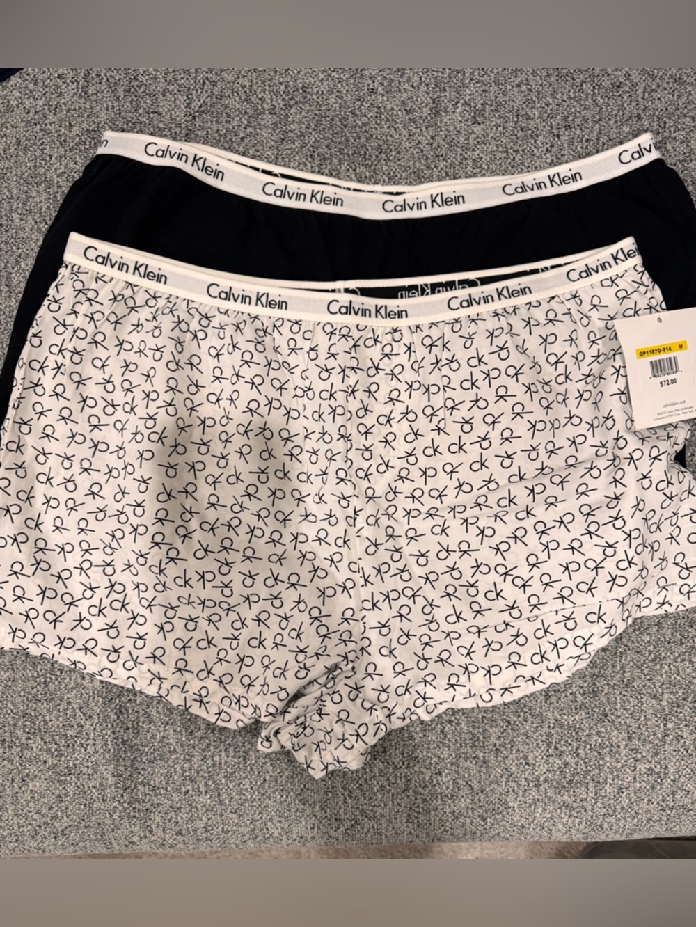 NWT Calvin Klein Black & White Logo Briefs - 2-Pack Size M